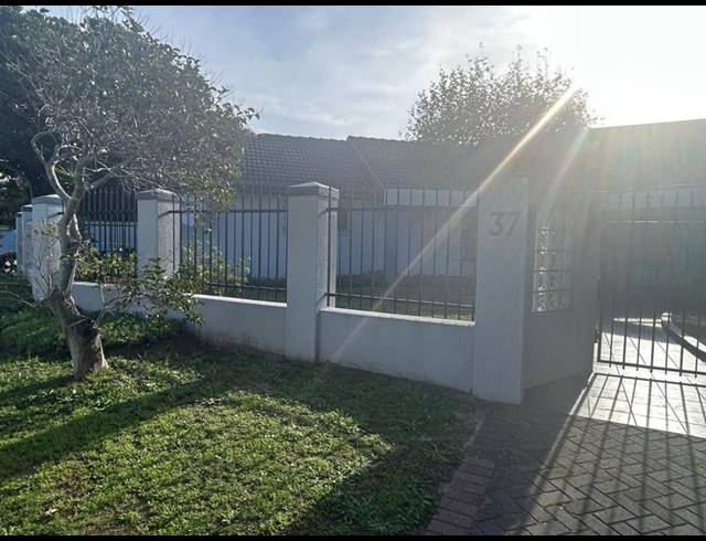 4 BEDROOM PROPERTY TO RENT IN RONDEBOSCH